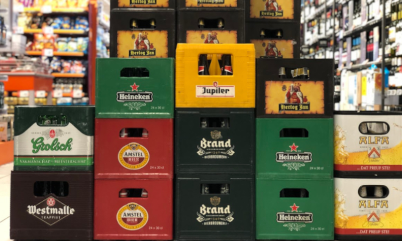 Kratten bier in supermarkt Kratten bier in supermarkt